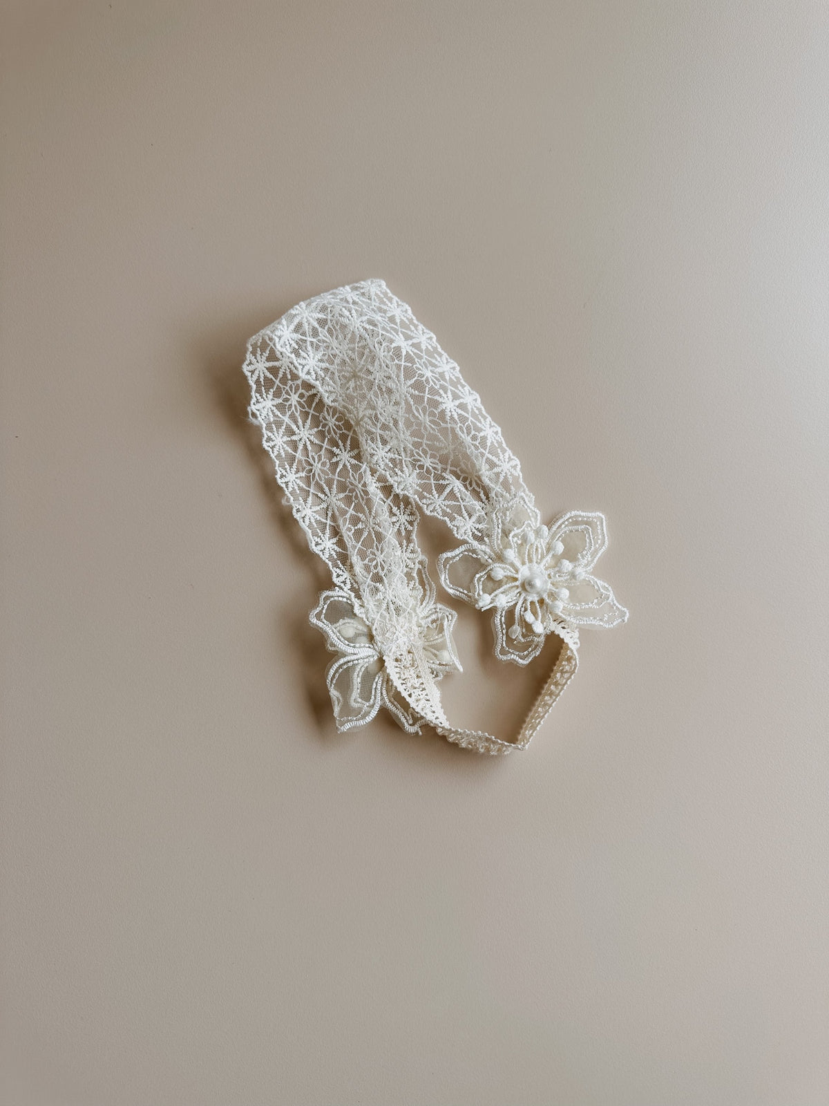 Novah lace band