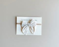 Olva velvet bow clip