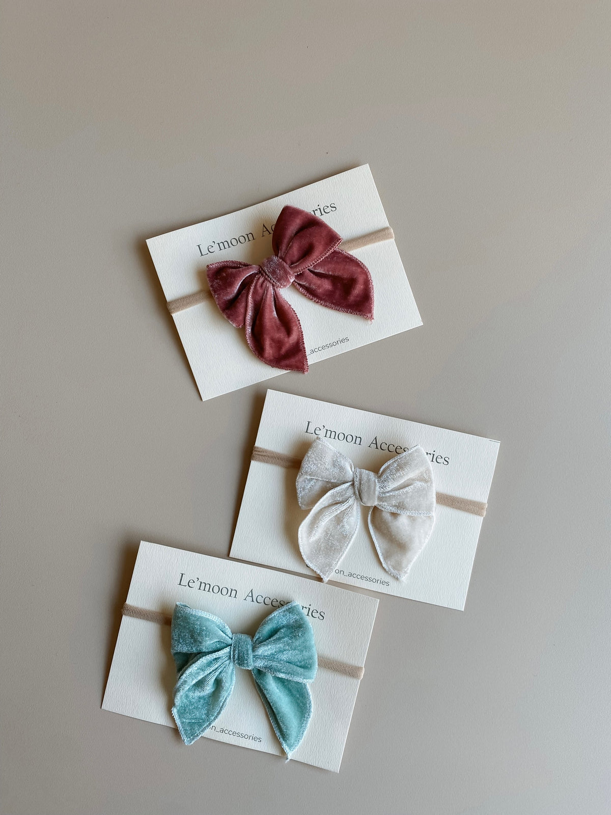 Olva velvet bow clip