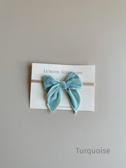 Olva velvet bow clip