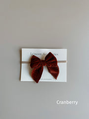Olva velvet bow clip