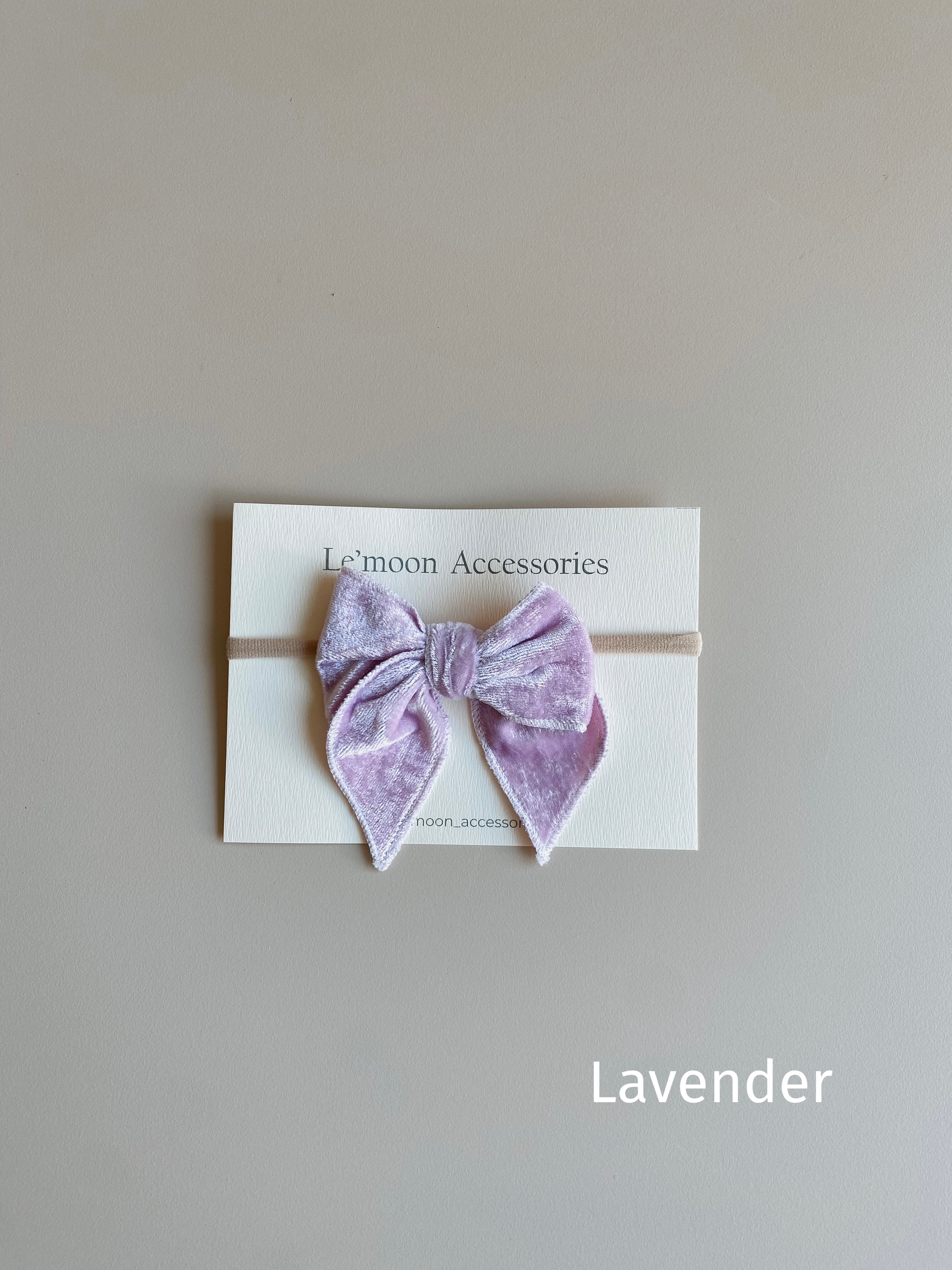 Olva velvet bow clip