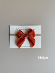 Olva velvet bow clip