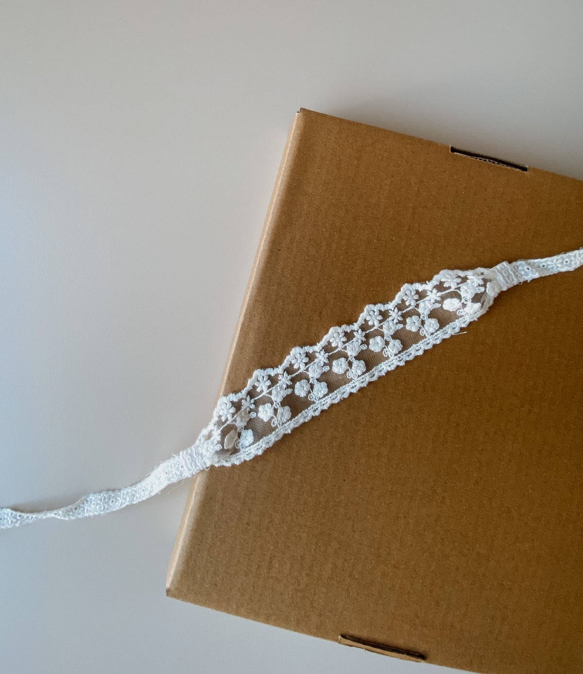 Vintage Riley lace head tie