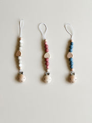 Wooden  pacifier clip