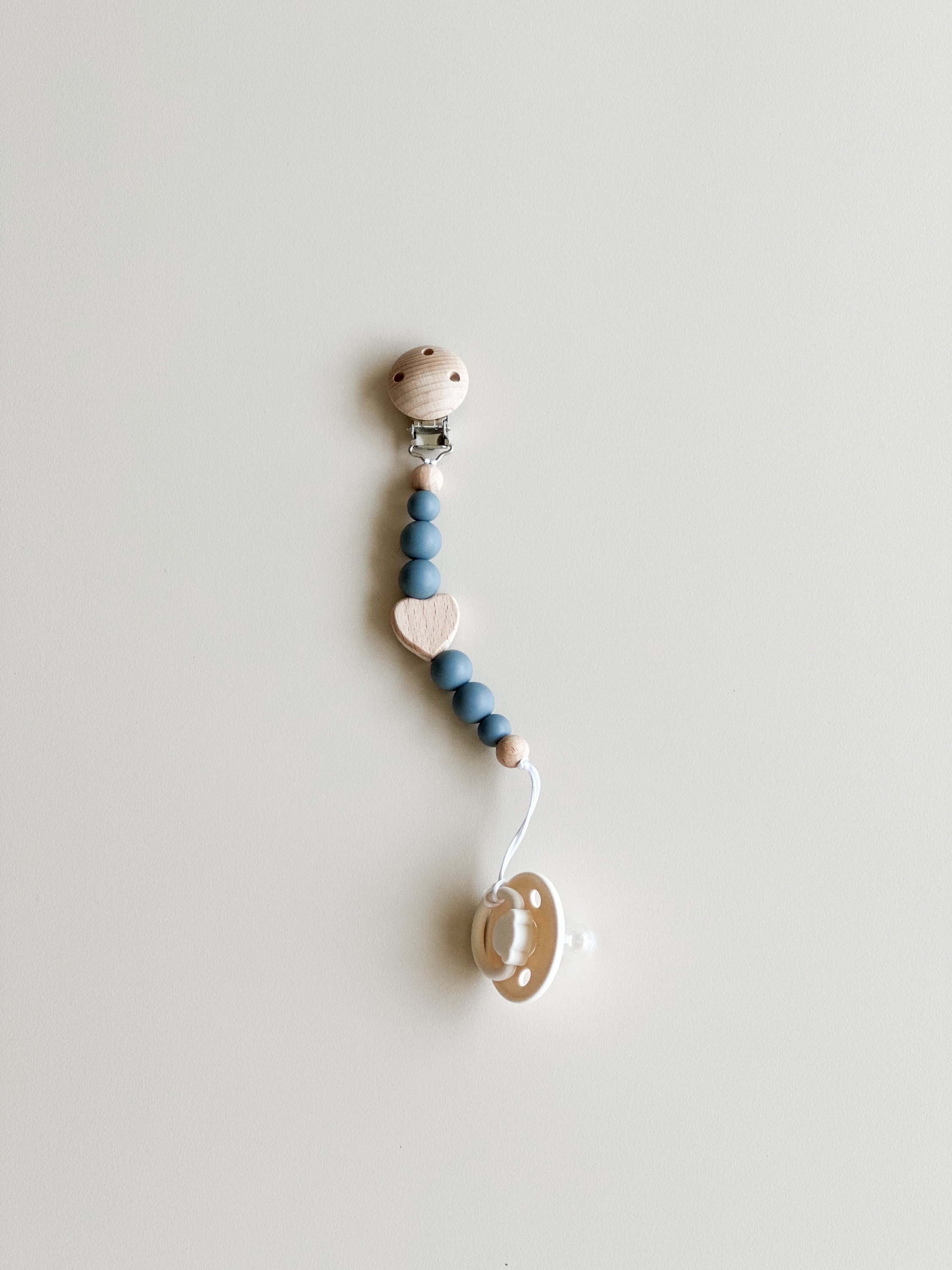 Wooden  pacifier clip