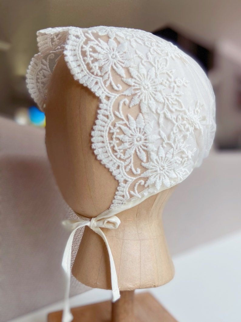 Elowen Vintage Lace Bonnet